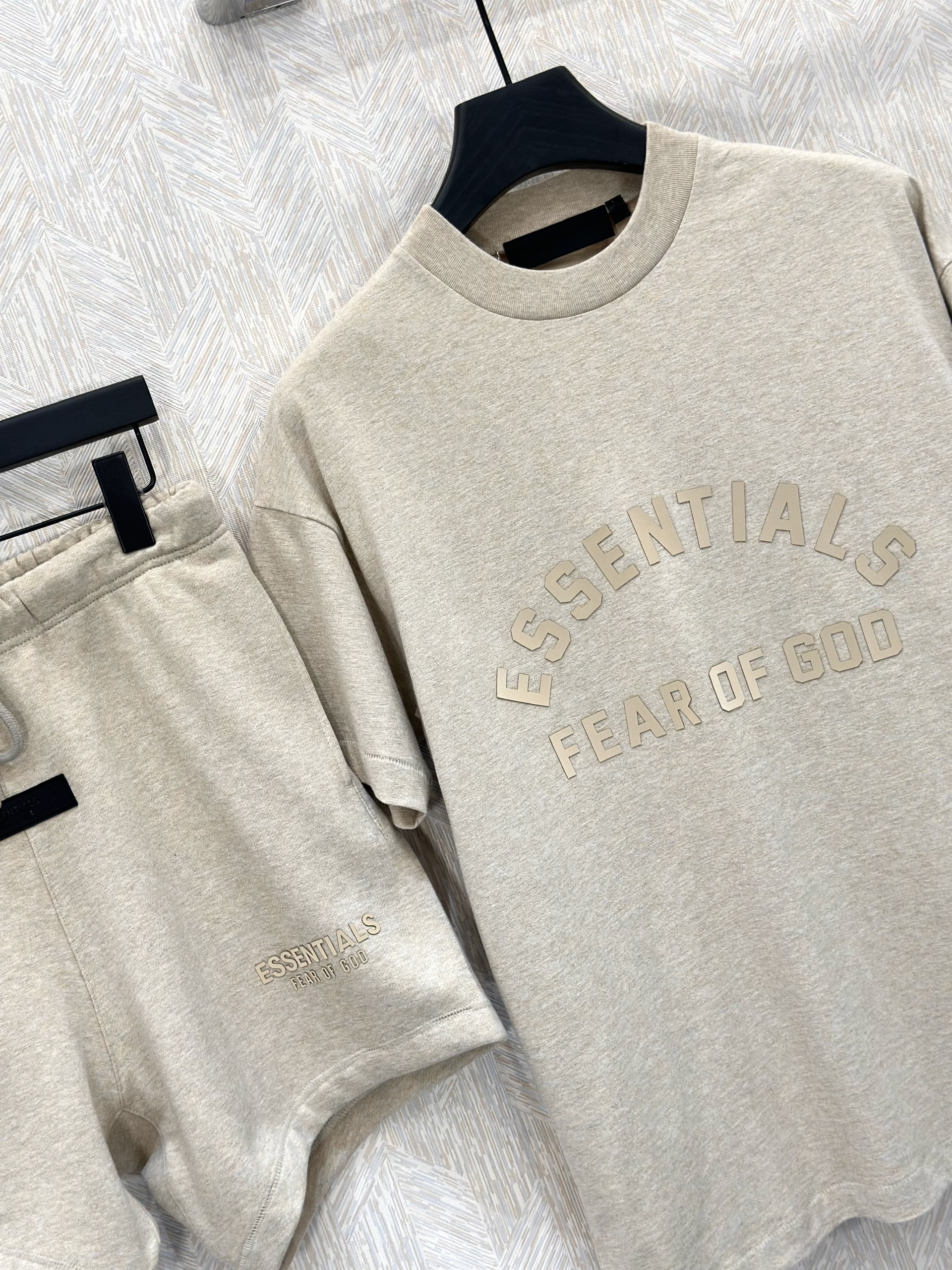 Bộ, Set hè Essentials Be logo chữ nổi Like Auth on web VTN